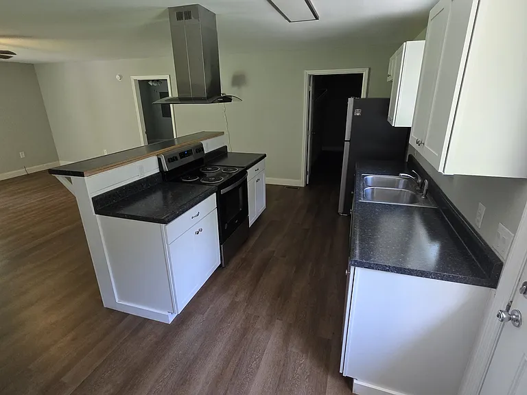1752 Kings Hill Rd — Photo 2