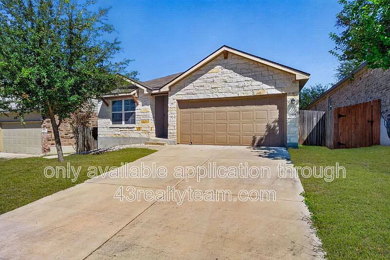 4 bed, 2.0 bath, 1795 sqft, $1,795 — Photo 2