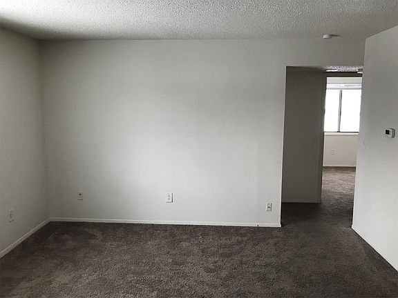 2nd image of 810 Loomis Ave 3-unit 5G