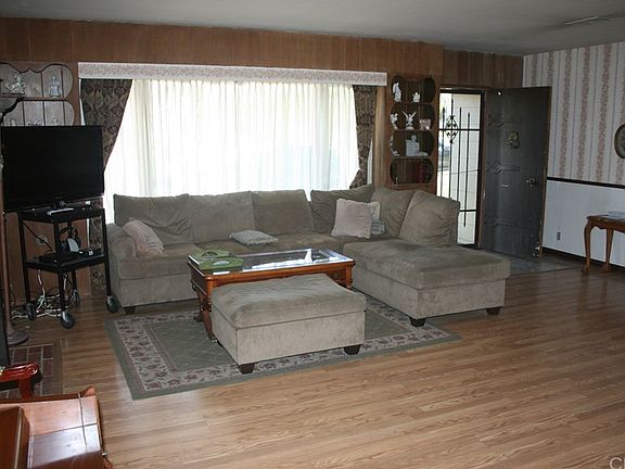 3rd image of 1620 Skyline Dr