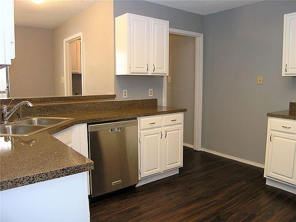 4th image of 2526 Seven Hills Dr
