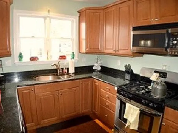 76 Winthrop St, Waltham, MA 02453