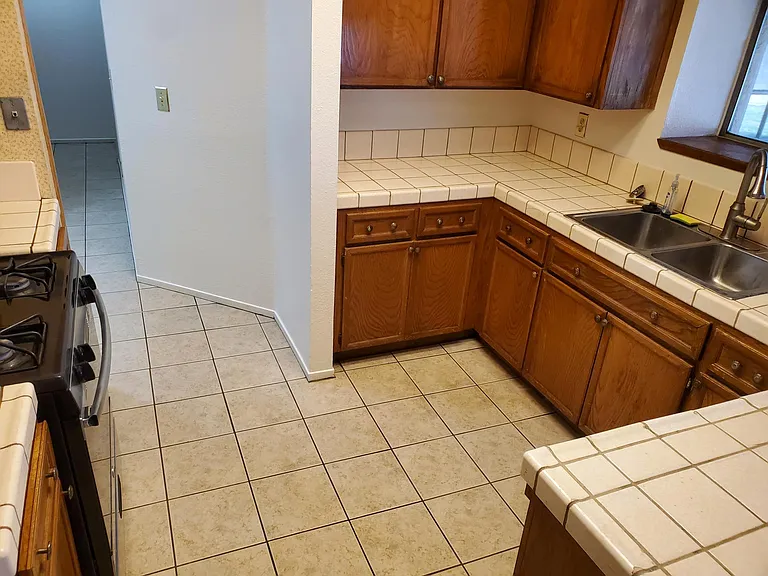 5908 Lugene Ave — Photo 7