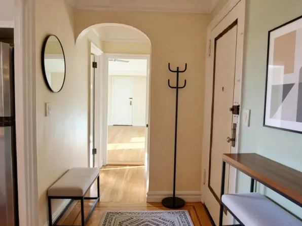 91 Payson Avenue image 2 of 8