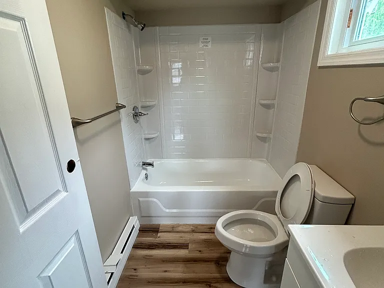 729 Moltke Ave #B — Photo 11