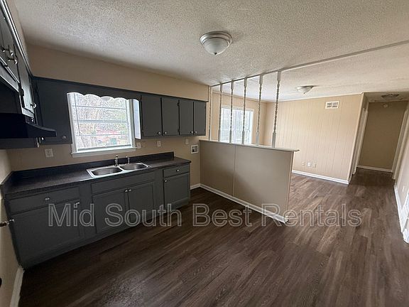 4th image of 4864 Bradford Dr