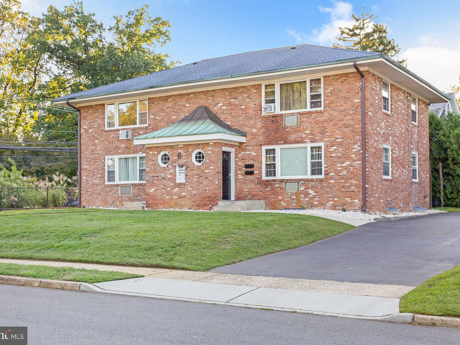 1 bed, 1.0 bath, 750 sqft, $1,750 — Photo 1