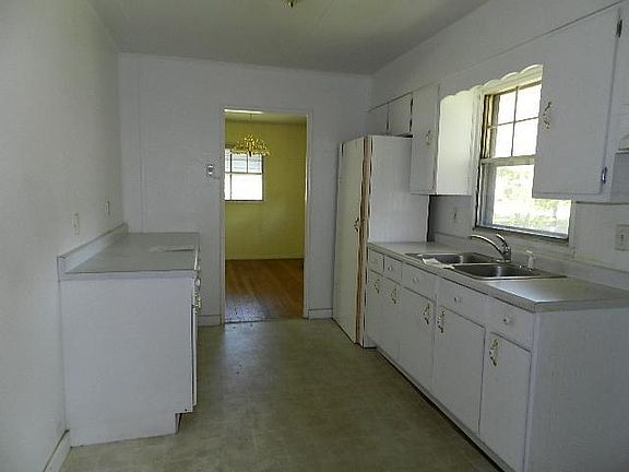 4th image of 2102 N Kessler Blvd