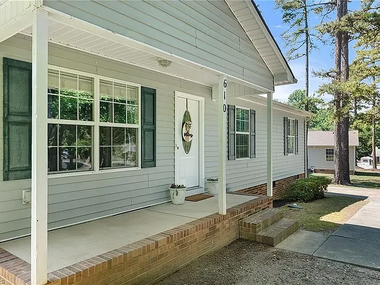 610 Vista Cir — Photo 2