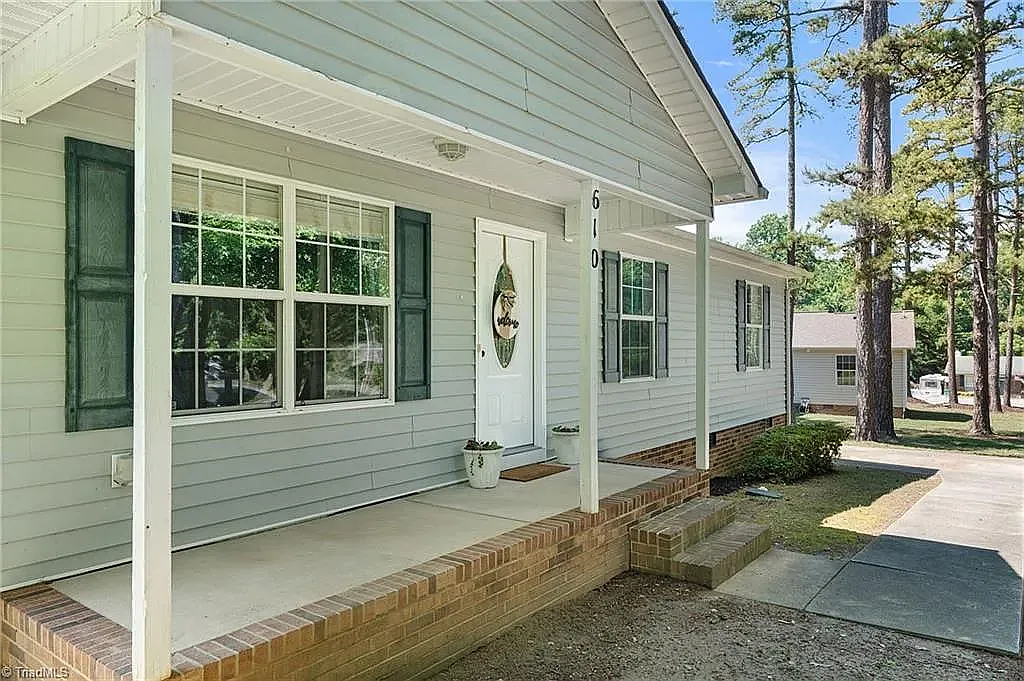 Building Photo - 610 Vista Cir