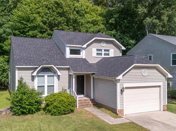 417 Broad Bend Cir, Chesapeake, VA 23320