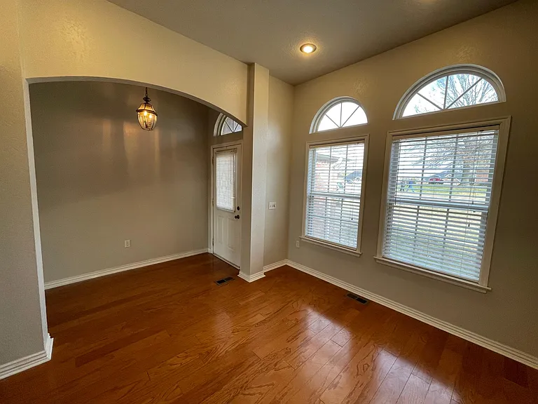 3666 Tara St — Photo 11