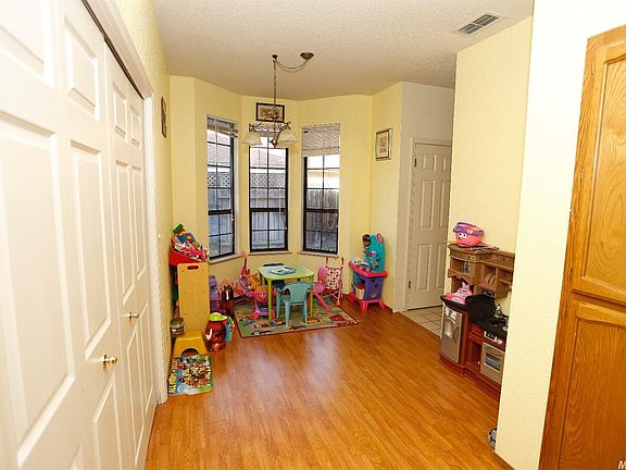 5th image of 9334 Soaring Oaks Dr