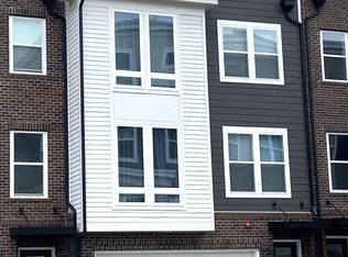 10590 Red Oak St, Fairfax, VA 22030