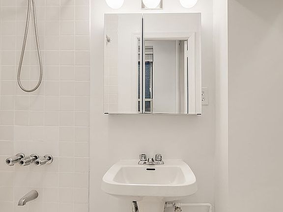 5th image of 314 Mott St Unit 2B