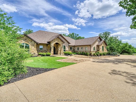 2nd image of 3101 La Venta Way