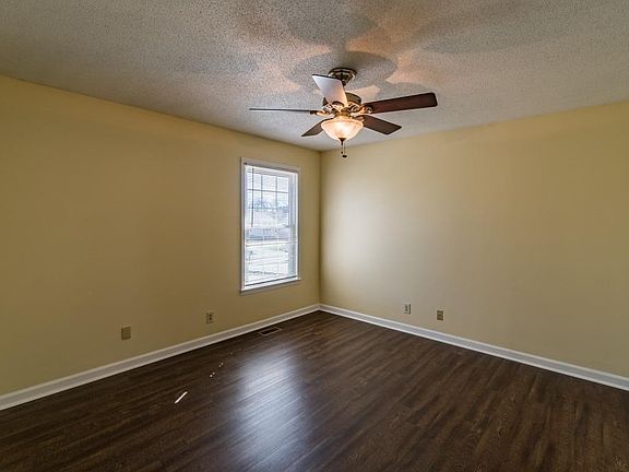 3rd image of 2808 Summertree Ln