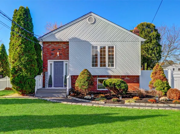 436 Grundy Avenue, Holbrook, NY 11741