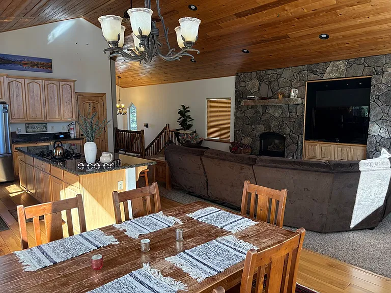 1637 Black Bart Ct — Photo 10