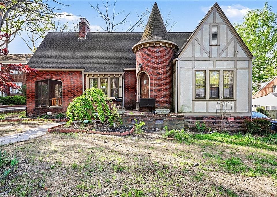 1st image of 221 Spring St
