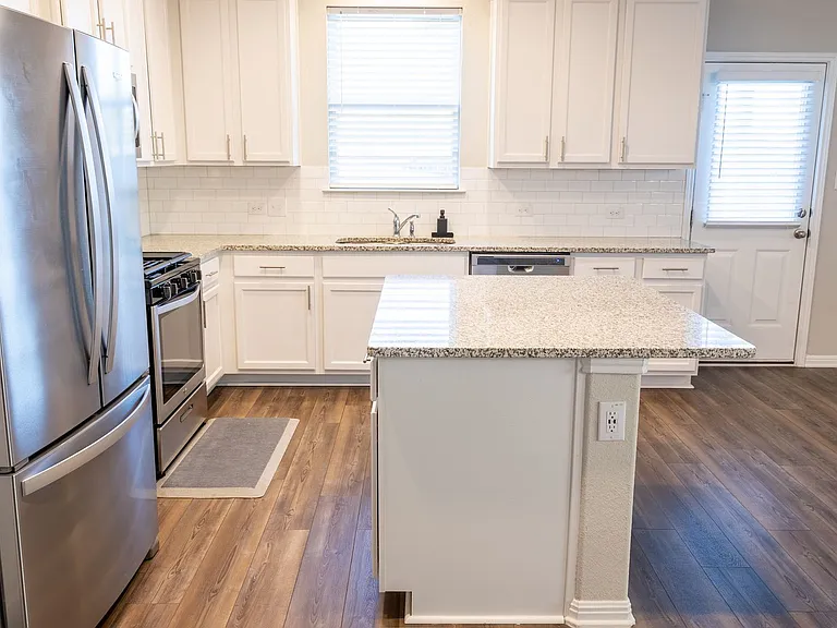 366 Silver Springs Bnd — Photo 3