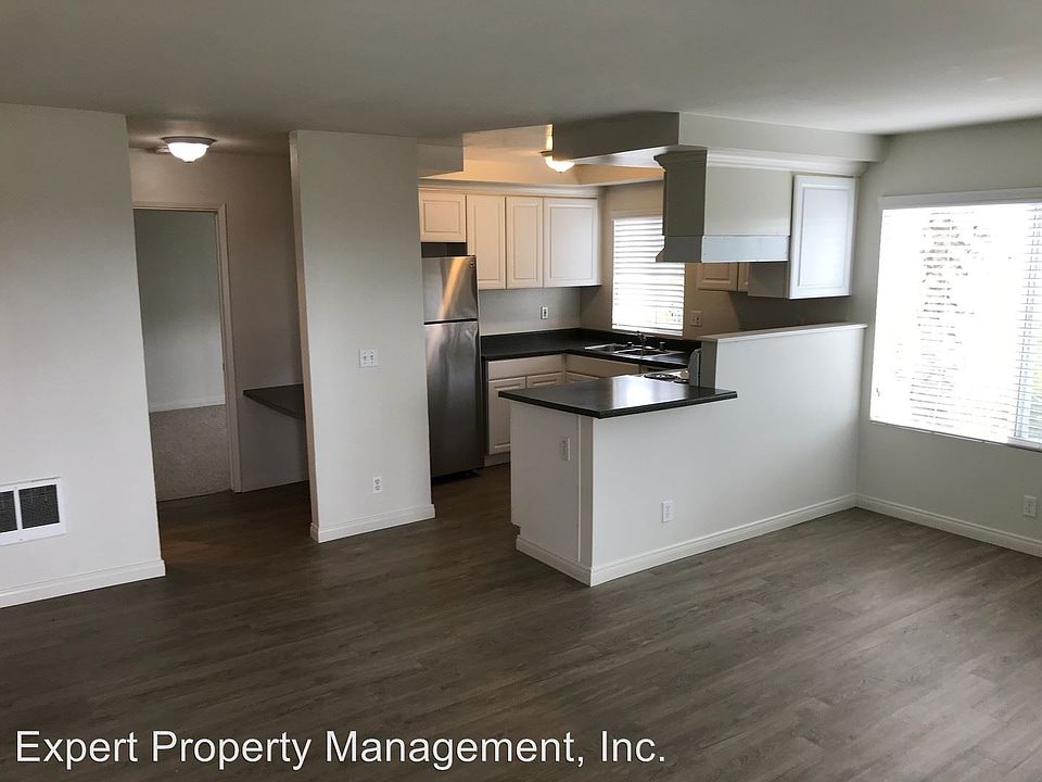 1st image of 2326 Greenbrier Dr APT 21
