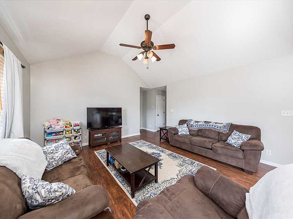 5th image of 544 Fox Trot Dr