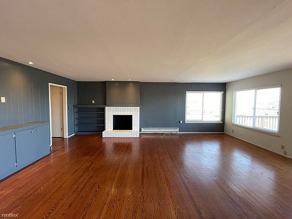 4th image of 960 Baker St #4