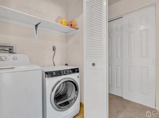 2004 Woodbridge Commons Way #2004, Iselin, NJ 08830