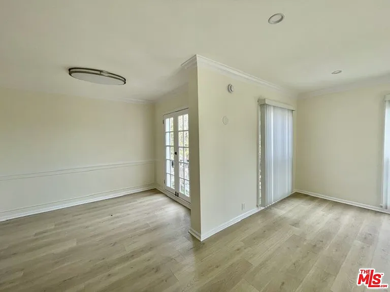 1600 N Martel Ave #B — Photo 4