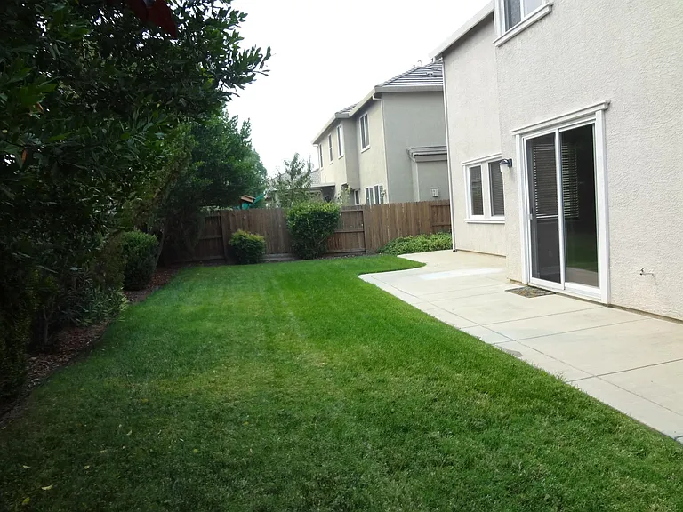 1123 Montague Ln — Photo 49