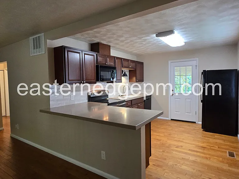 330-338 NW 7th St — Photo 5