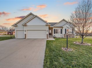 895 NE 63rd Pl, Des Moines, IA 50313