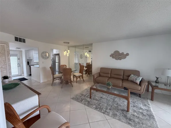 9400 Sunrise Lakes Boulevard #304, Sunrise, FL 33322