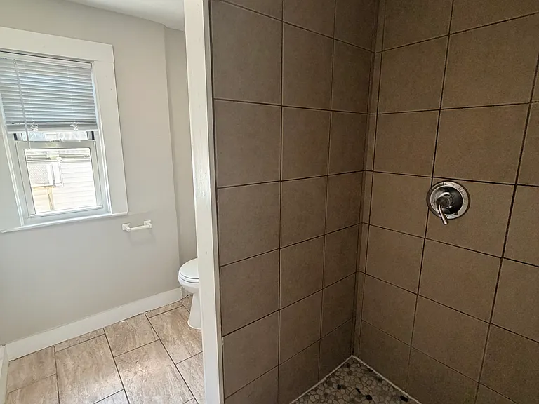 37 Arthur St — Photo 17