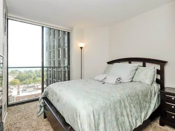 345 W Fullerton Pkwy, Chicago, IL 60614