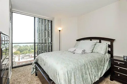 345 W Fullerton Pkwy Photo 1