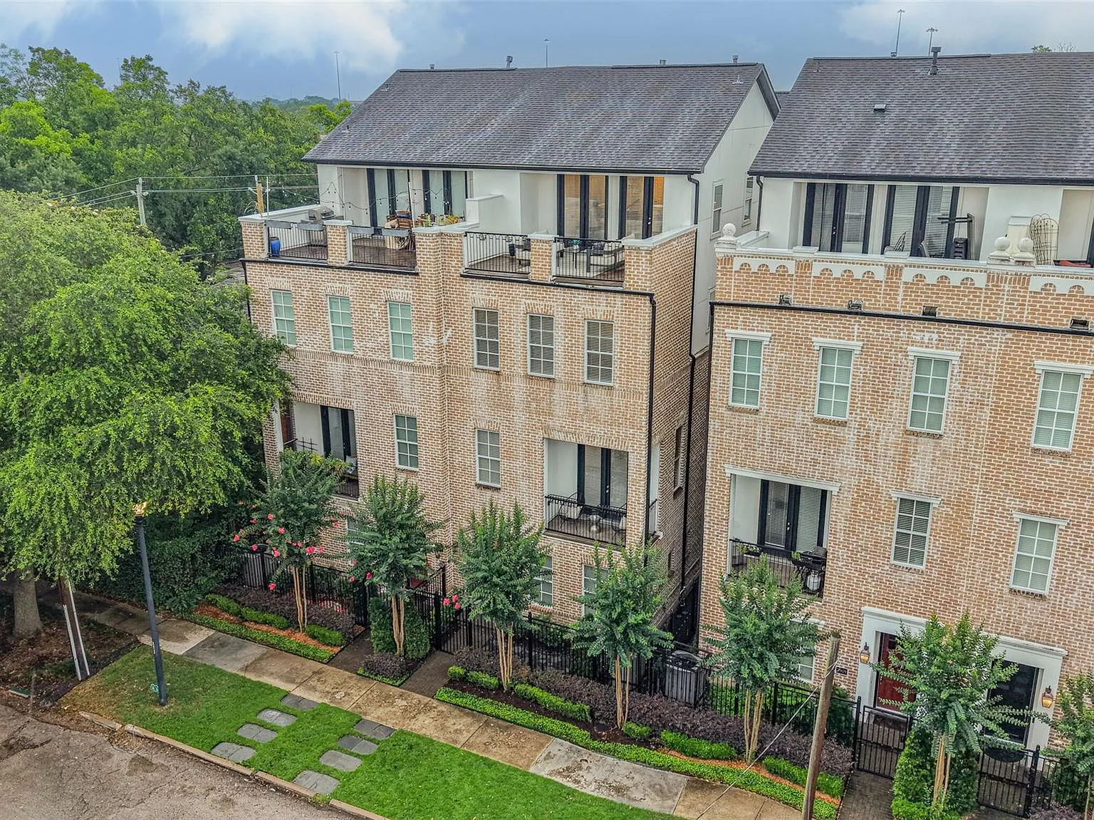 4 bed, 4.5 bath, 3099 sqft, $4,250 — Photo 4