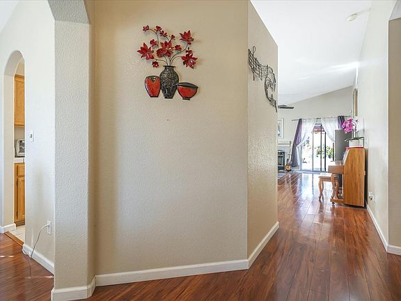 4th image of 5104 Toyon Court