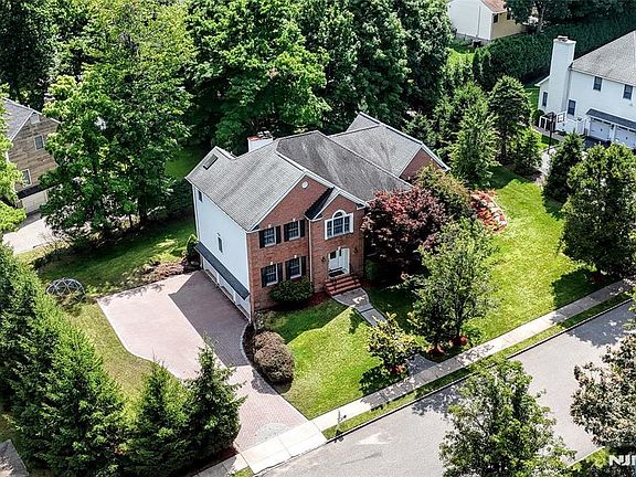 3rd image of 2 Concord Ct