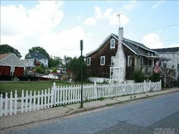 122 Sportsman Ave, Freeport, NY 11520