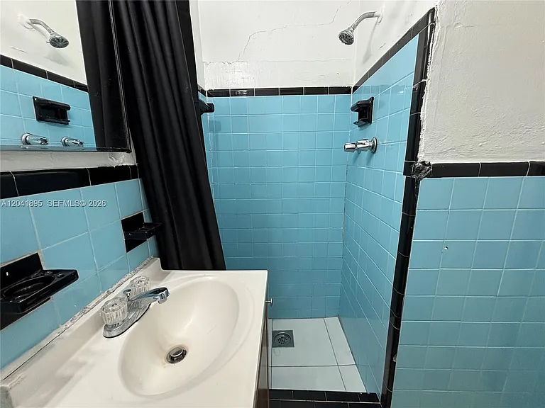 1843 Dewey St #118 — Photo 4