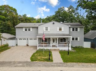 813 N Park Rd, Round Lake, IL 60073