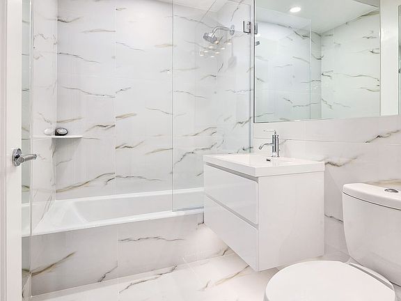 3rd image of 212 W 72nd St #7F