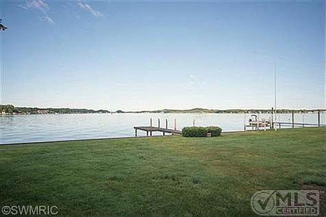 2nd image of 1366 Linwood Dr