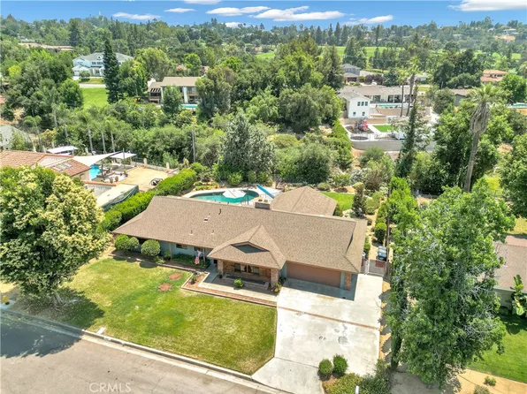 610 Fairway Dr, Redlands, CA 92373