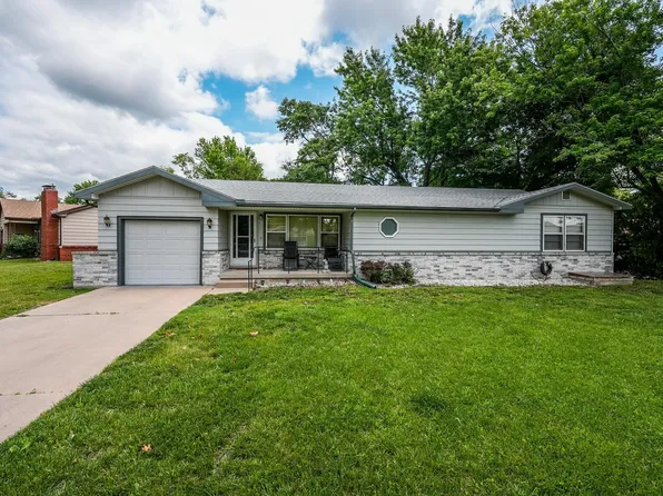 822 Fredrick Dr, El Dorado, KS 67042