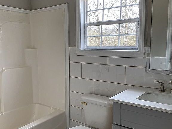3rd image of 1035 Artella Dr