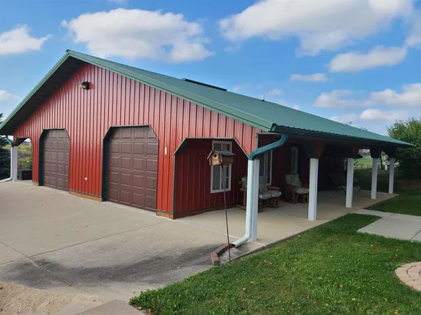 1803 Trophy Run Ln, Harpers Ferry, IA 52146