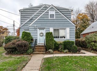 913 Van Buren Ave, Franklin Square, NY 11010
